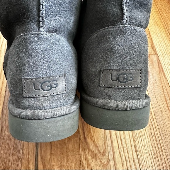 UGG Classic Short Grey Sheepskin Boots Size 9 - Picture 4 of 10